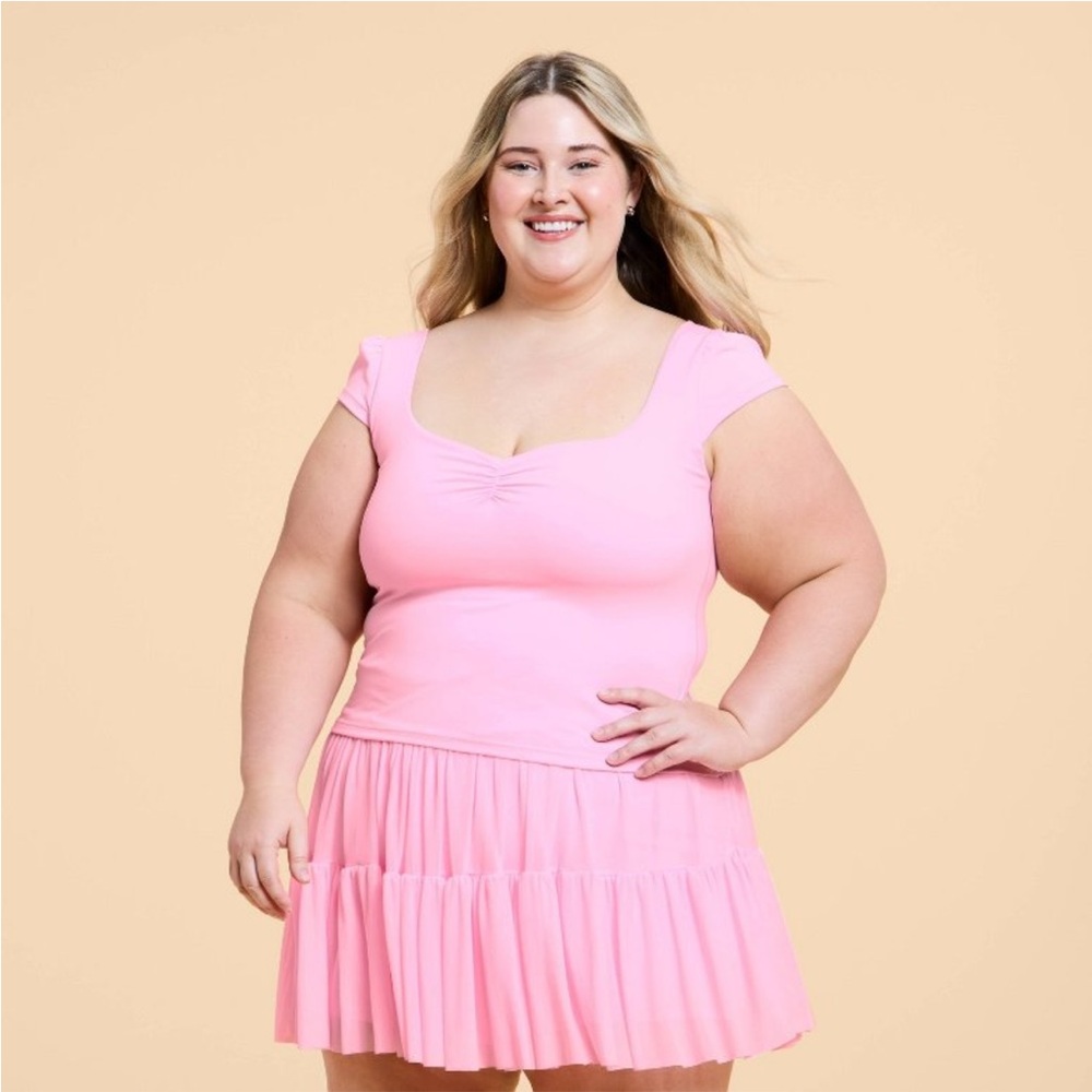 Blogilates Sweetheart Cropped
Short Sleeve Shirt